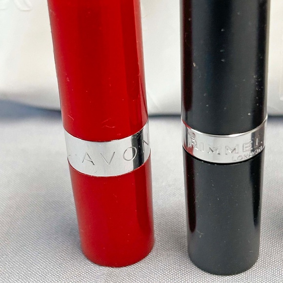 6 EYE PENCILS, 6 LIPSTICKS AND HOLT RENFREW COSMETIC BAG, YVES ROCHER, AVON, ETC - Picture 14 of 16